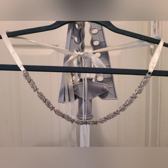 Cream Ribbon Bow - Picture 1 of 3